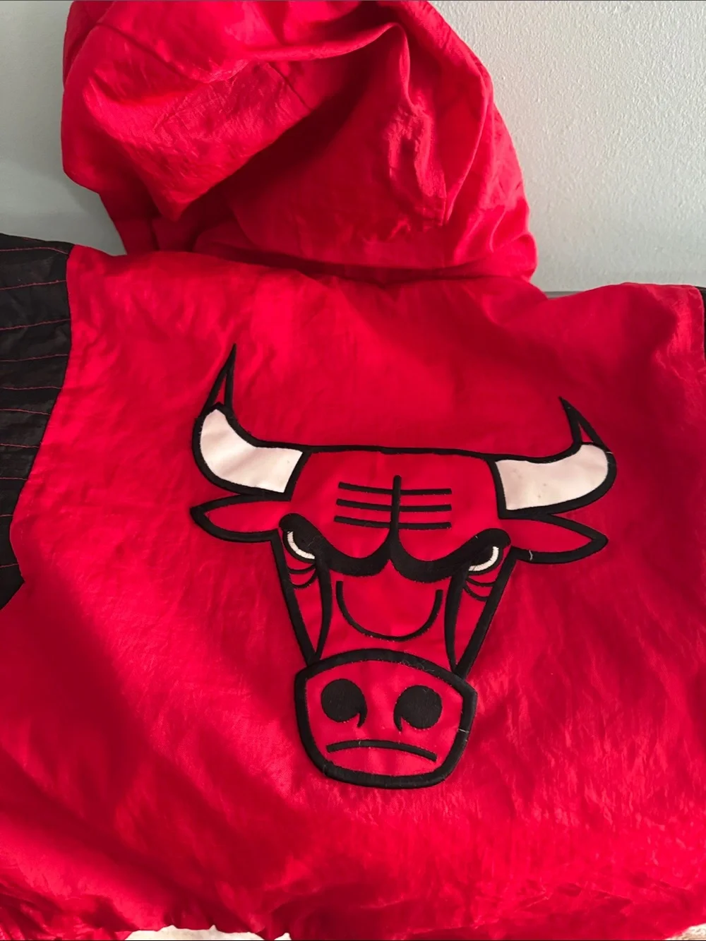 STARTER Red Chicago Bulls Hooded Pullover Jacket